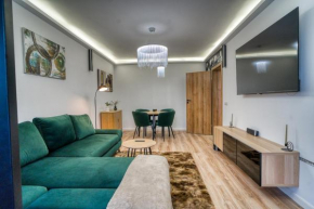 City Chic Retreat: Newly Renovated 1BR Apartment